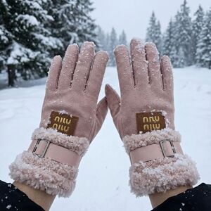 NEW 💖Miu Miu Logo Pink Suede Gloves with Fur Trim💖 From Japan